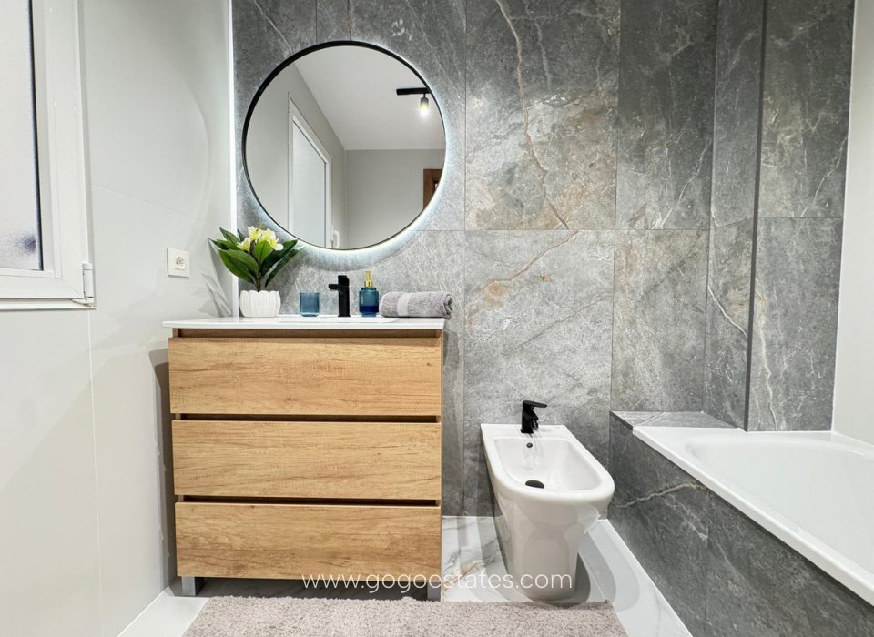 Wiederverkauf - Wohnung - Wohnung im mittleren Stock - Torrevieja - Torrevieja Centro