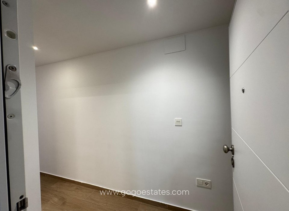 Wiederverkauf - Wohnung - Wohnung im mittleren Stock - Torrevieja - Torrevieja Centro