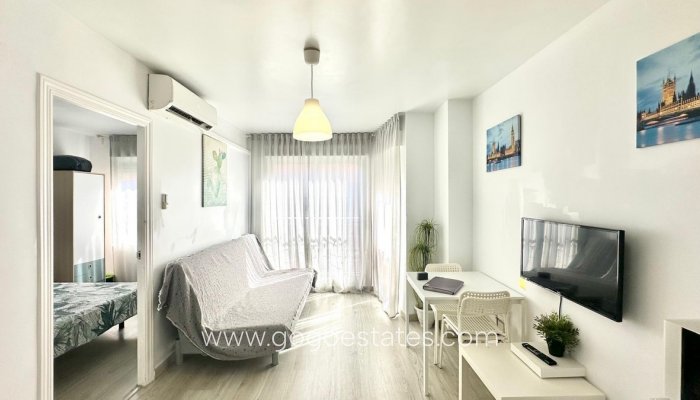 Wohnung - Wohnung im mittleren Stock - Wiederverkauf - Torrevieja - Torrevieja Centro