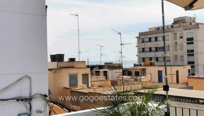 Venta - Casa de pueblo  esquina - Aguilas - Centro