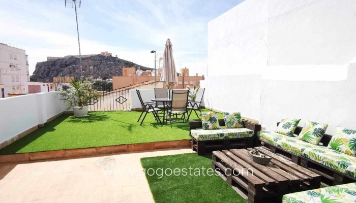 Venta - Casa de pueblo  esquina - Aguilas - Centro