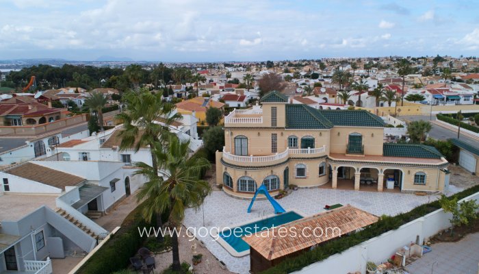 Venta - Villa / Chalet - Torrevieja - El Chaparral