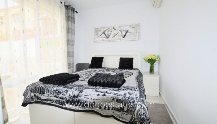 Te koop - Huis - Vrijstaande Villa - Orihuela - Villamartin