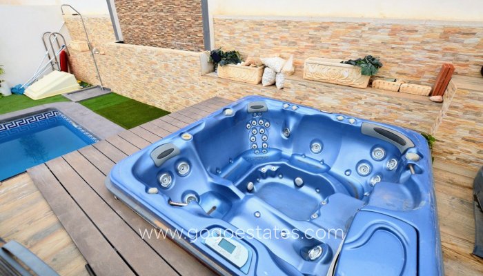 Te koop - Huis - Vrijstaande Villa - Orihuela - Villamartin