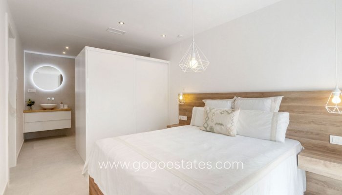 Te koop - Huis - Vrijstaande Villa - Torrevieja - Torrevieja Centro