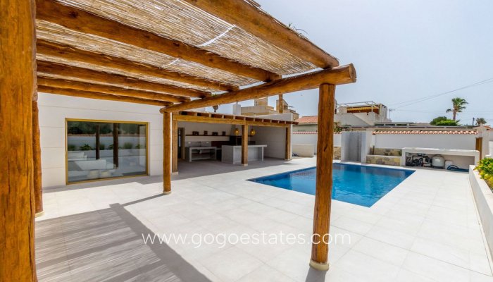 Te koop - Huis - Vrijstaande Villa - Torrevieja - Torrevieja Centro