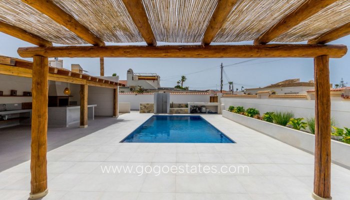 Te koop - Huis - Vrijstaande Villa - Torrevieja - Torrevieja Centro