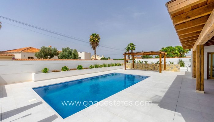 Te koop - Huis - Vrijstaande Villa - Torrevieja - Torrevieja Centro