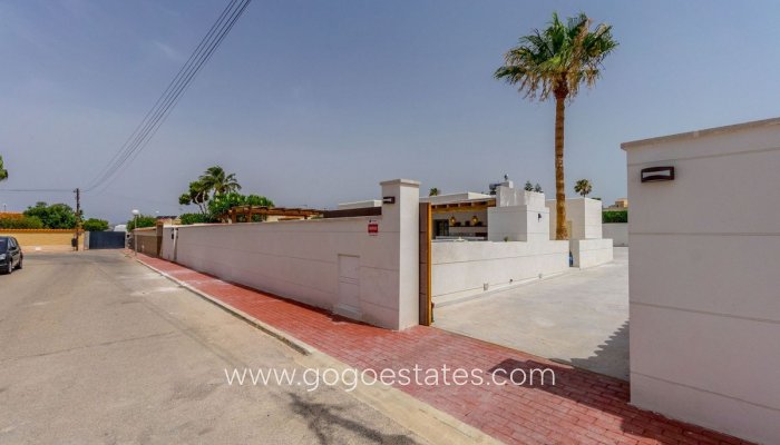 Te koop - Huis - Vrijstaande Villa - Torrevieja - Torrevieja Centro