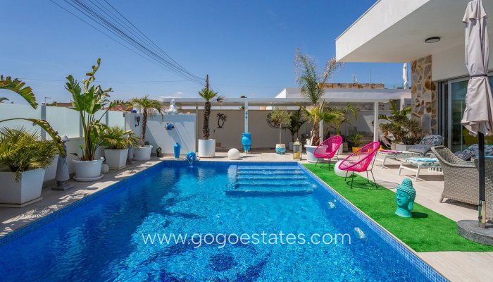 Te koop - Huis - Vrijstaande Villa - Torrevieja - Nueva Torrevieja