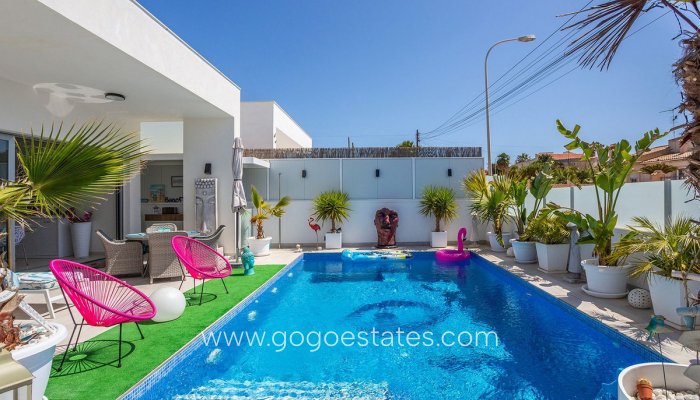 Te koop - Huis - Vrijstaande Villa - Torrevieja - Nueva Torrevieja