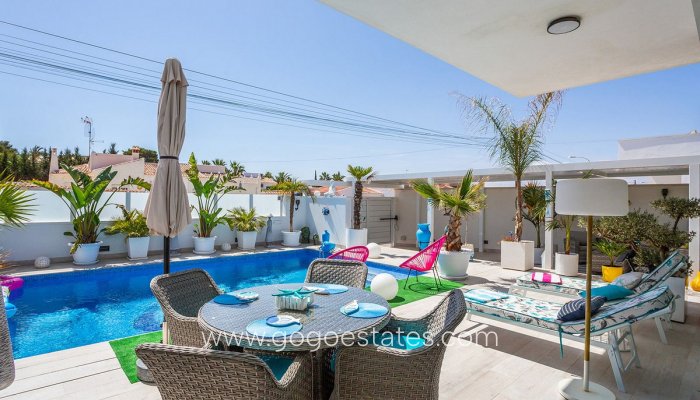 Te koop - Huis - Vrijstaande Villa - Torrevieja - Nueva Torrevieja
