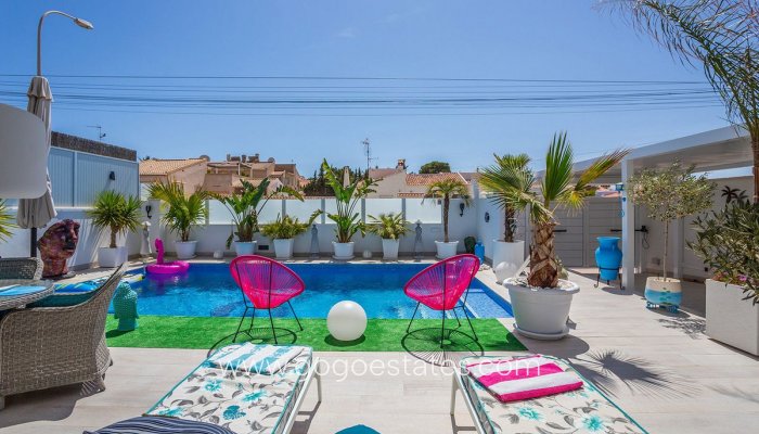 Te koop - Huis - Vrijstaande Villa - Torrevieja - Nueva Torrevieja