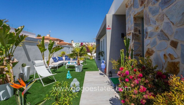 Te koop - Huis - Vrijstaande Villa - Torrevieja - Nueva Torrevieja
