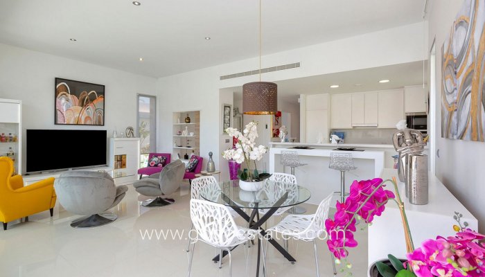 Te koop - Huis - Vrijstaande Villa - Torrevieja - Nueva Torrevieja