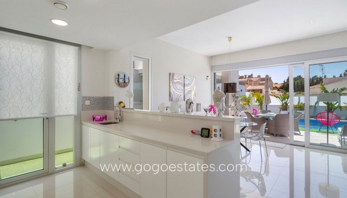 Te koop - Huis - Vrijstaande Villa - Torrevieja - Nueva Torrevieja