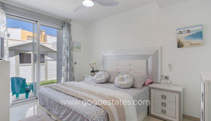 Te koop - Huis - Vrijstaande Villa - Torrevieja - Nueva Torrevieja