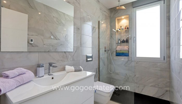 Te koop - Huis - Vrijstaande Villa - Torrevieja - Nueva Torrevieja