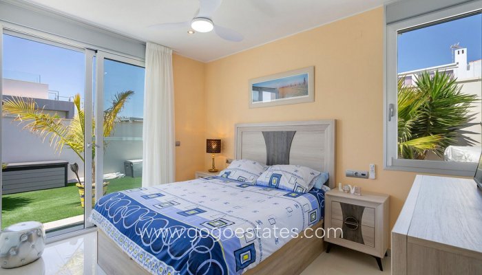 Te koop - Huis - Vrijstaande Villa - Torrevieja - Nueva Torrevieja