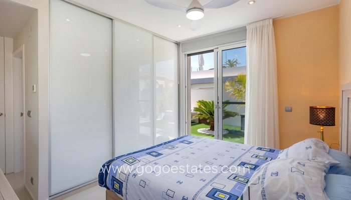 Te koop - Huis - Vrijstaande Villa - Torrevieja - Nueva Torrevieja