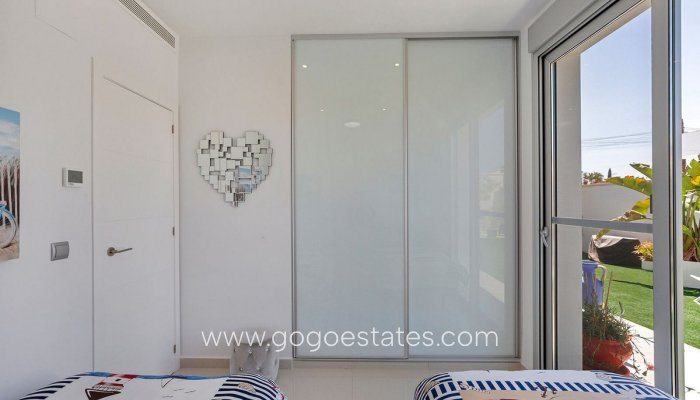 Te koop - Huis - Vrijstaande Villa - Torrevieja - Nueva Torrevieja