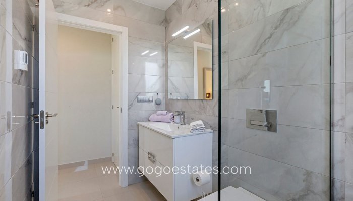 Te koop - Huis - Vrijstaande Villa - Torrevieja - Nueva Torrevieja