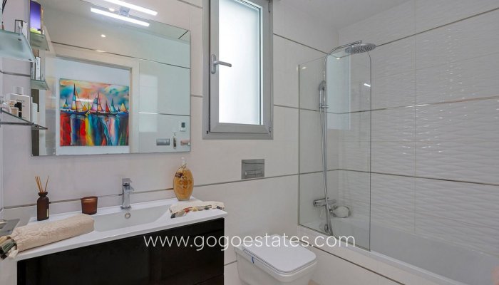 Te koop - Huis - Vrijstaande Villa - Torrevieja - Nueva Torrevieja