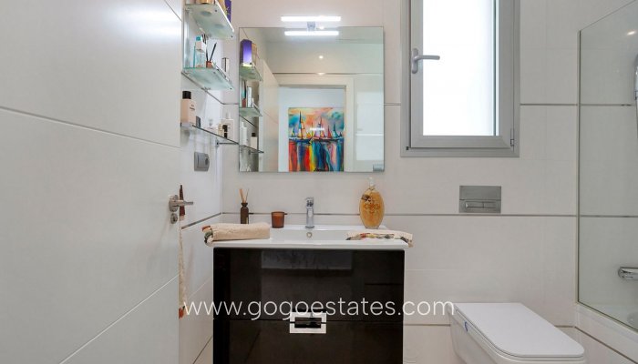 Te koop - Huis - Vrijstaande Villa - Torrevieja - Nueva Torrevieja