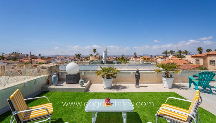 Te koop - Huis - Vrijstaande Villa - Torrevieja - Nueva Torrevieja