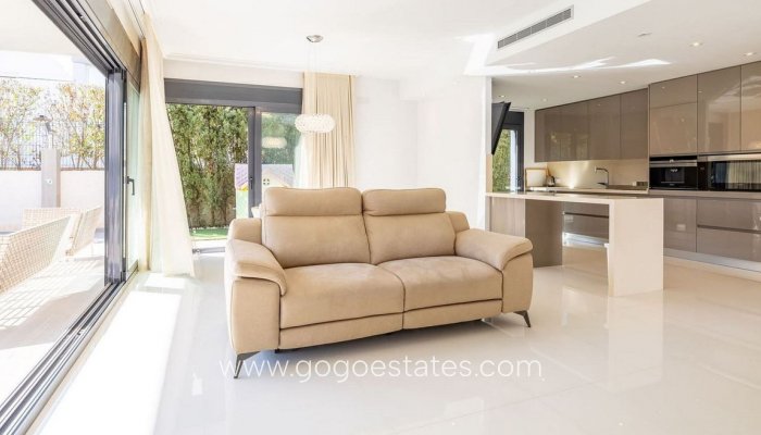 Te koop - Huis - Vrijstaande Villa - Orihuela - Campoamor