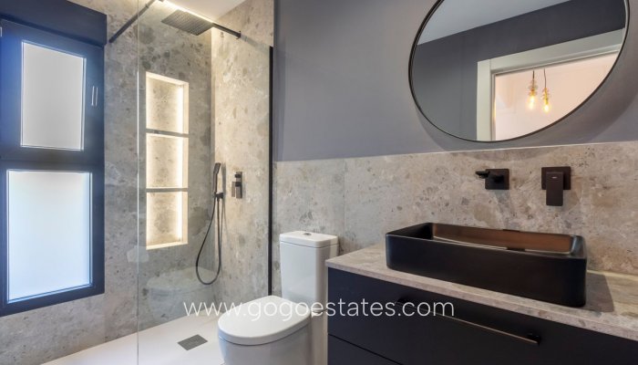 Te koop - Huis - Vrijstaande Villa - Torrevieja - Torrevieja Centro