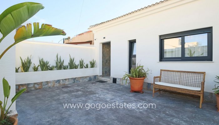 Te koop - Huis - Vrijstaande Villa - Torrevieja - Torrevieja Centro