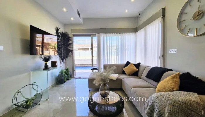 Te koop - Huis - Vrijstaande Villa - Orihuela - Villamartin