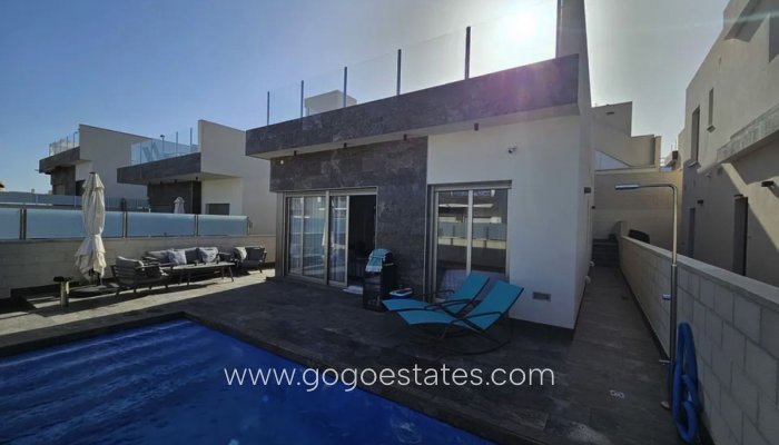 Te koop - Huis - Vrijstaande Villa - Orihuela - Villamartin