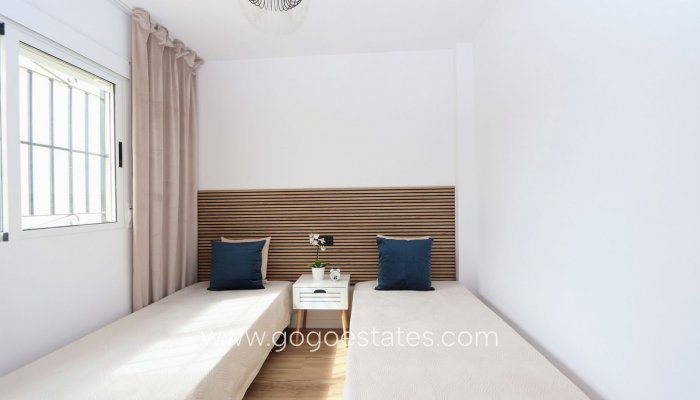 Te koop - Huis - Stadswoning - Orihuela - Punta Prima