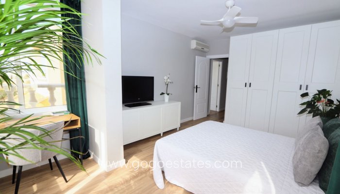 Te koop - Huis - Stadswoning - Orihuela - Punta Prima