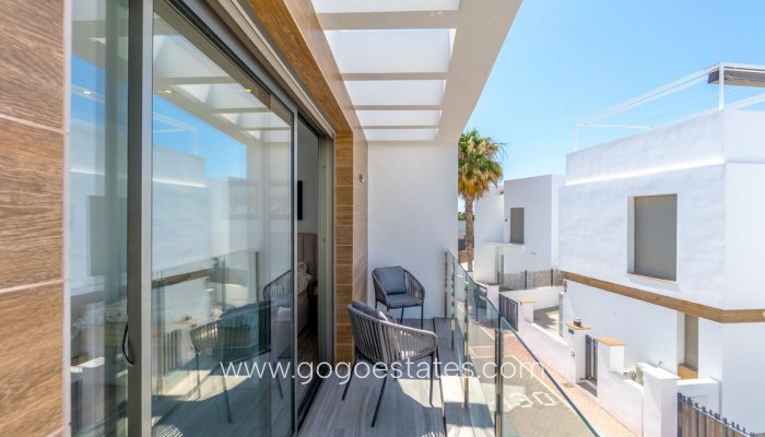 Te koop - Huis - Vrijstaande Villa - Orihuela - Villamartin