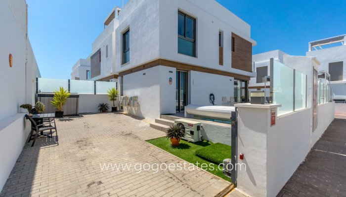 Te koop - Huis - Vrijstaande Villa - Orihuela - Villamartin