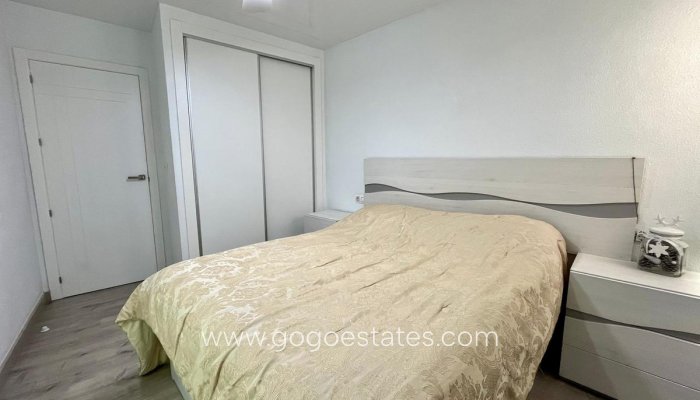 Te koop - Appartement - Appartement op de middelste verdieping - Torrevieja - Torrevieja Centro