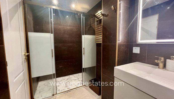 Te koop - Appartement - Appartement op de middelste verdieping - Torrevieja - Torrevieja Centro