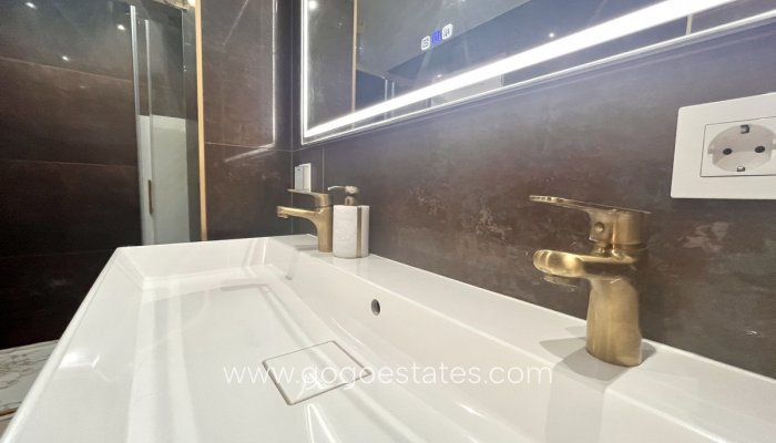 Te koop - Appartement - Appartement op de middelste verdieping - Torrevieja - Torrevieja Centro