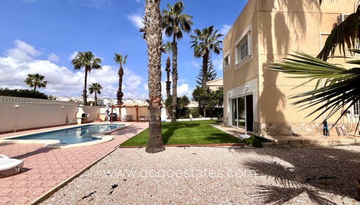 Te koop - Huis - Vrijstaande Villa - Orihuela - La Zenia