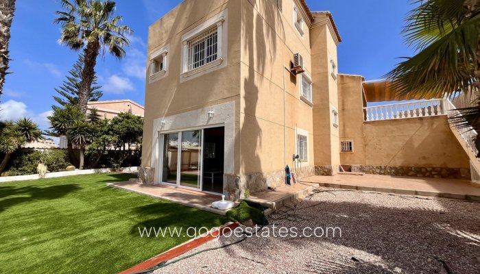 Te koop - Huis - Vrijstaande Villa - Orihuela - La Zenia