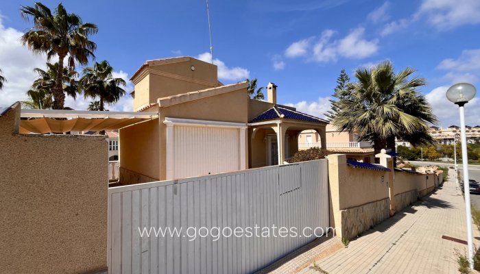 Te koop - Huis - Vrijstaande Villa - Orihuela - La Zenia