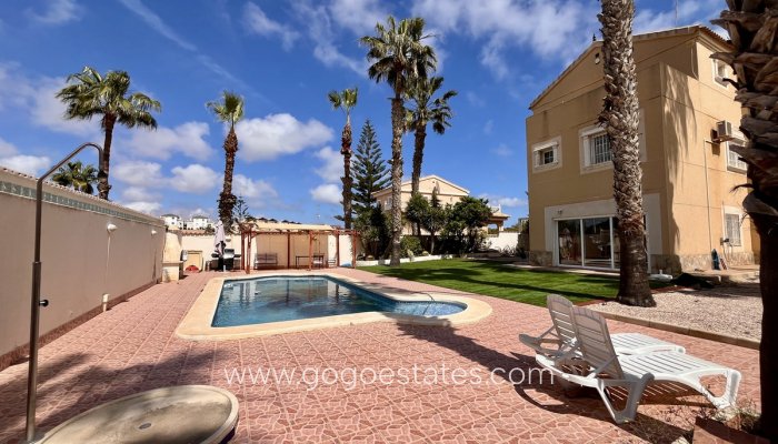 Te koop - Huis - Vrijstaande Villa - Orihuela - La Zenia