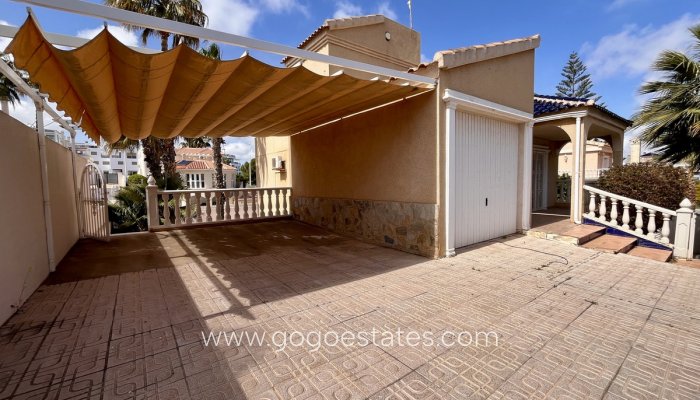 Te koop - Huis - Vrijstaande Villa - Orihuela - La Zenia