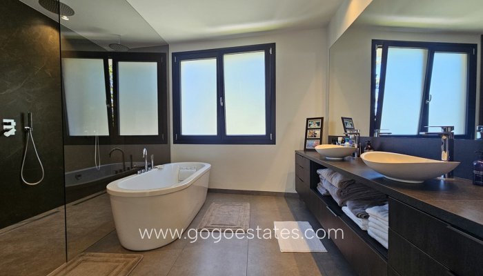 Te koop - Huis - Vrijstaande Villa - Orihuela - Cabo Roig