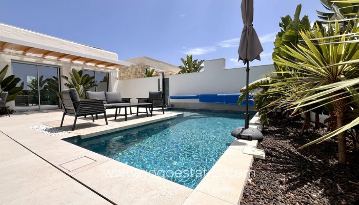 Te koop - Huis - Vrijstaande Villa - Torrevieja - Torrevieja Centro