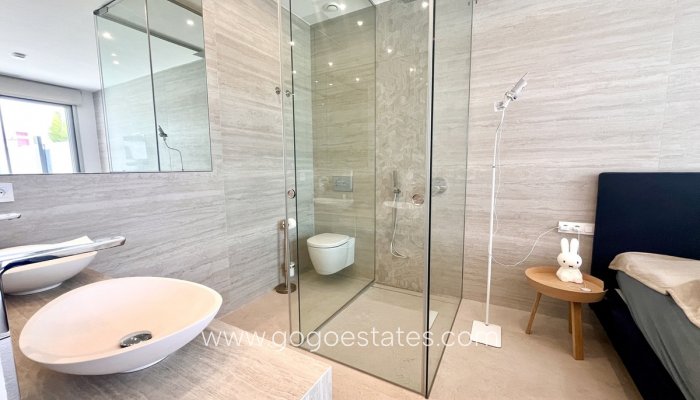 Te koop - Huis - Vrijstaande Villa - Torrevieja - Torrevieja Centro