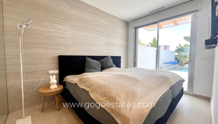 Te koop - Huis - Vrijstaande Villa - Torrevieja - Torrevieja Centro